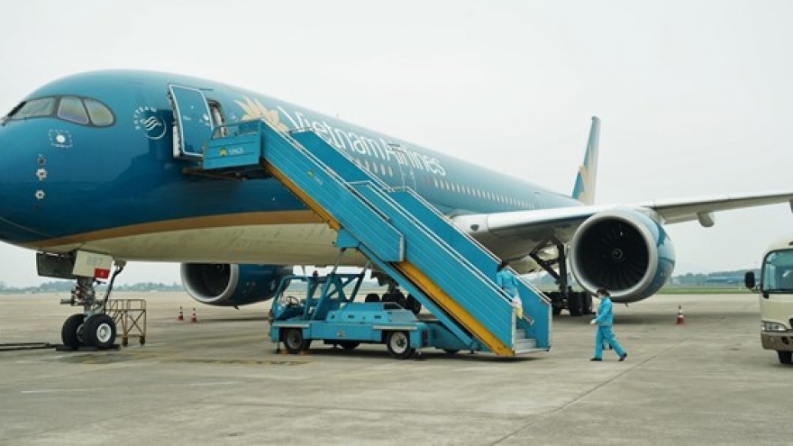 Vietnam Airlines provides free transport of medical personnel for Bac Ninh, Bac Giang