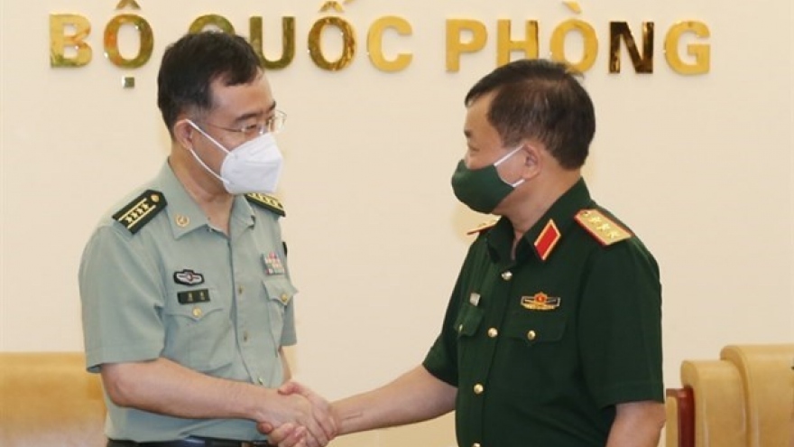 Vietnam, China foster defence ties