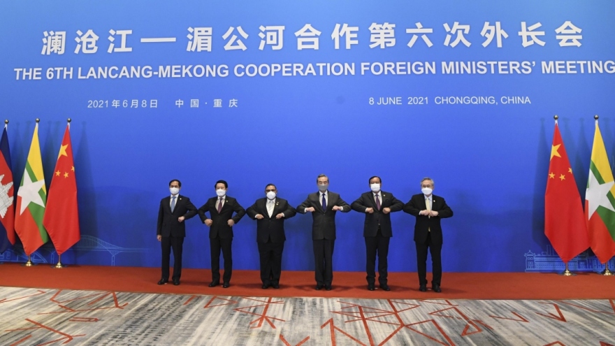 ASEAN-China cooperation: commitments to handling urgent issues