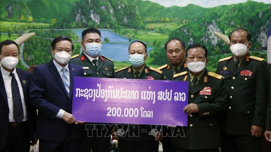 Lao Defence Ministry donates US$200,000 to Vietnam’s COVID-19 fight