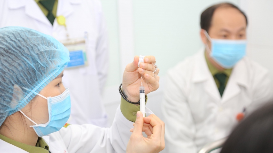 Vietnam speeds up locally-produced Nano Covax vaccine testing
