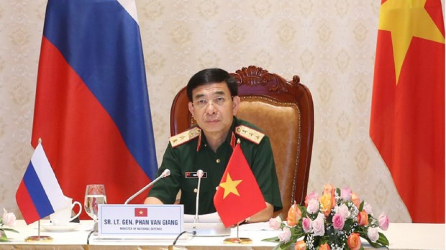 Vietnamese, Russian defence ministers hold phone talks