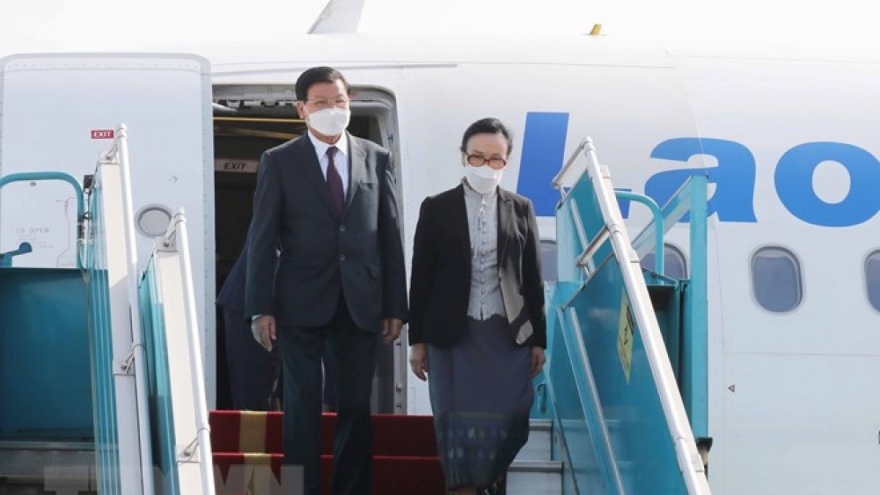 Top Lao leader arrives in Hanoi for Vietnam visit