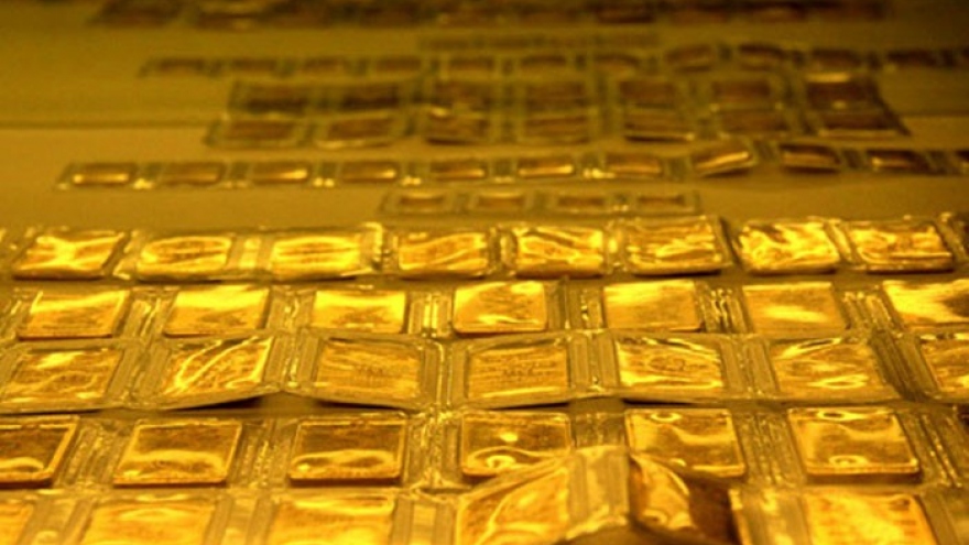 Local gold prices climb to record high on global market rally