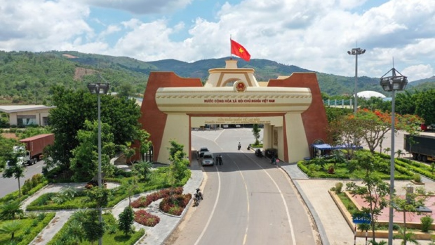 Vietnam, Laos enjoy flourishing trade ties