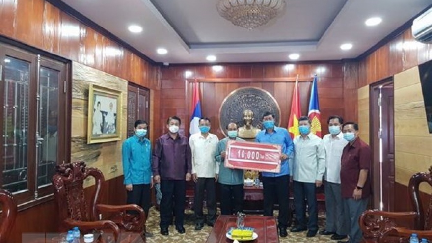 Laos joins hands with Vietnam to fight COVID-19