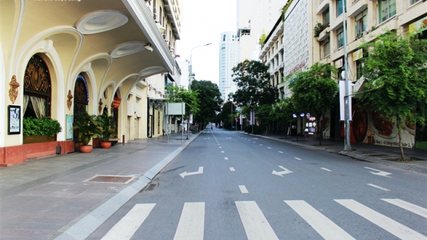 HCM City streets left empty as social distancing measures in effect