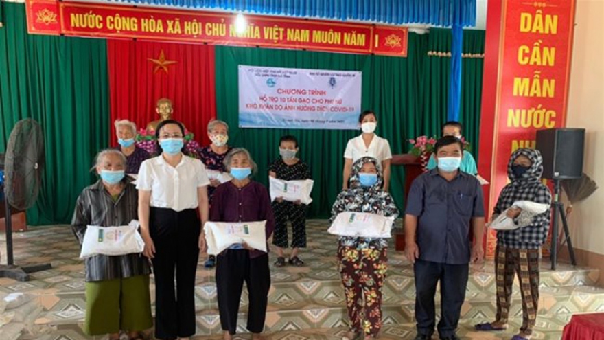 Belgian Embassy donates 10 tons of rice to female workers in Ha Tinh