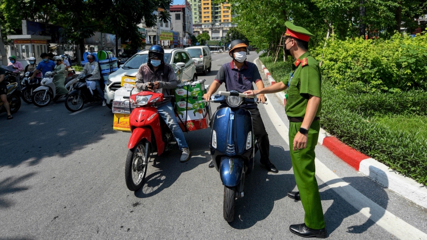 Hanoi sets up checkpoints to control movement of local people