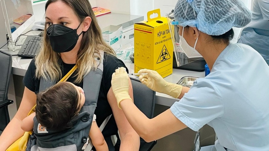 French citizens vaccinated against COVID-19 in Vietnam