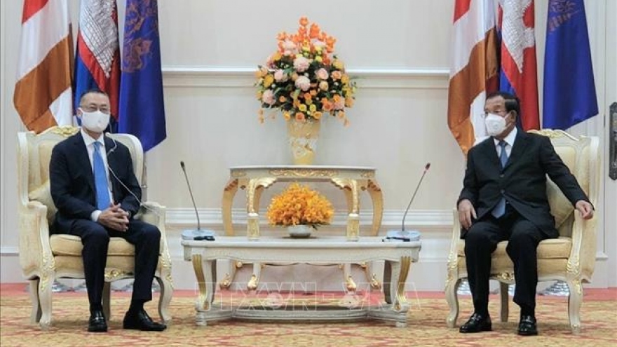 Cambodian PM hosts outgoing Vietnamese Ambassador