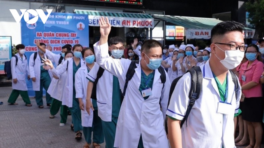 Doctors, nurses nationwide unite with HCM City in COVID-19 fight