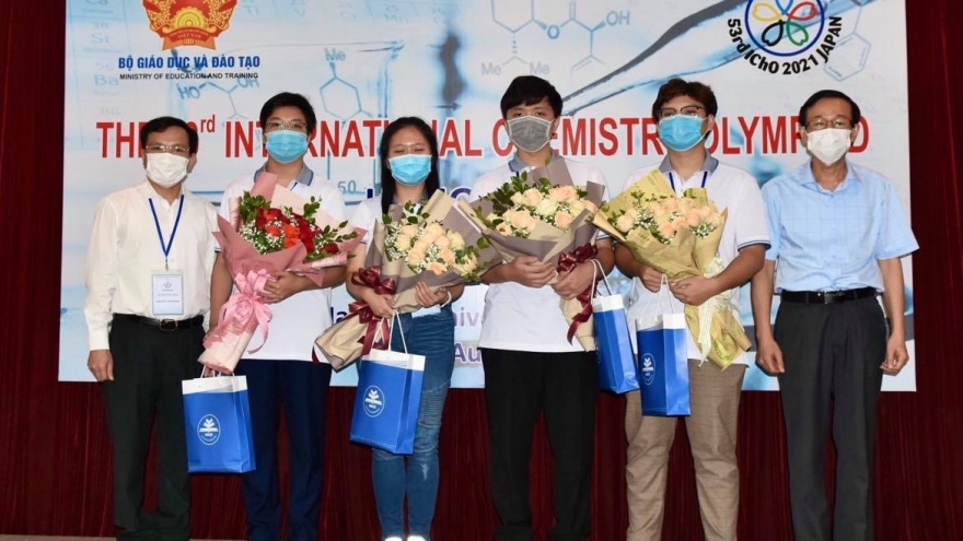 Vietnam wins three golds at 2021 Int’l Chemistry Olympiad