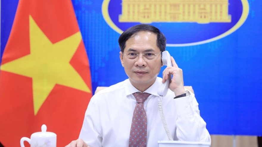 FM Son holds phone talks with Australian and Serbian counterparts
