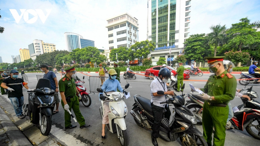 Hanoi tightens control of travel permits during social distancing period