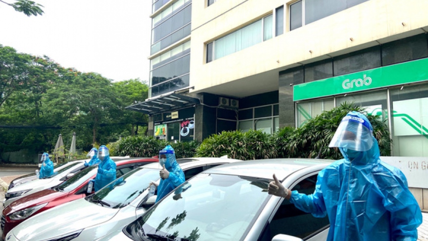 Grab provides free transport services to medical staff in Hanoi