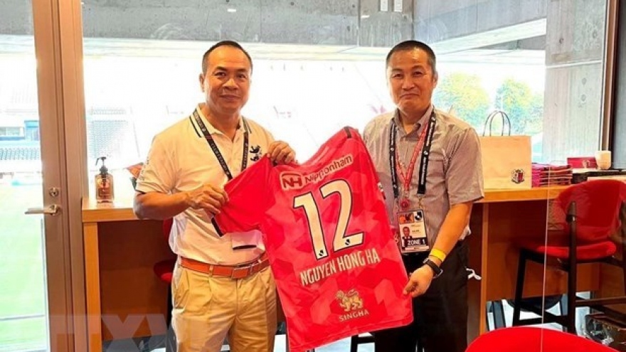Japan’s football club wishes to boost exchanges with Vietnamese peers