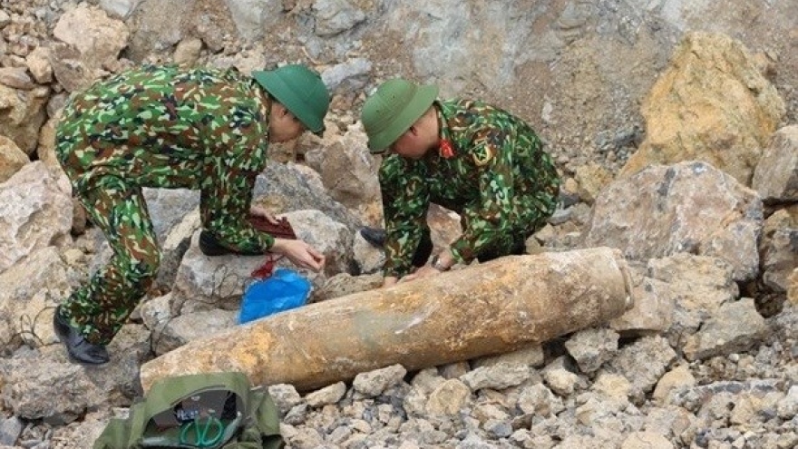 Quang Binh safely removes wartime bomb