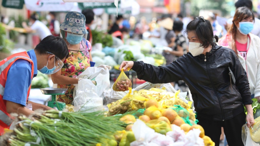 HCM City to reopen wet markets as it eases social distancing