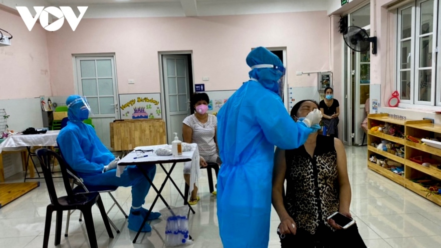 First Hanoi residents receive China’s Vero Cell vaccine shot