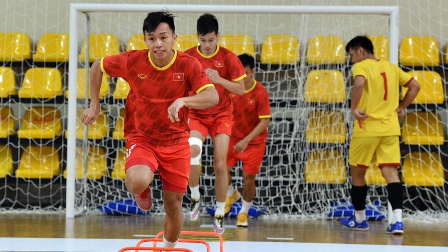 Vietnamese players train for FIFA Futsal WC clash with champions Brazil