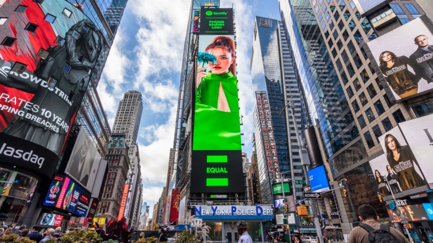 Vietnamese singer picked by Spotify for NYC Times Square billboard