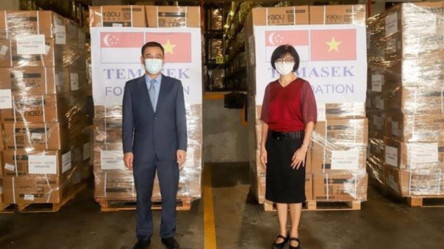 Temasek Foundation donates COVID-19 medical supplies to Vietnam