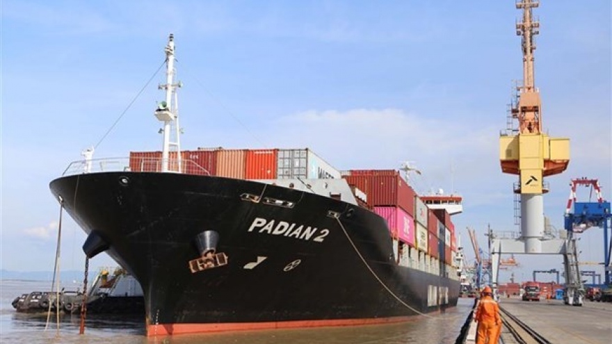Hai Phong port receives three container ships of Maersk Line