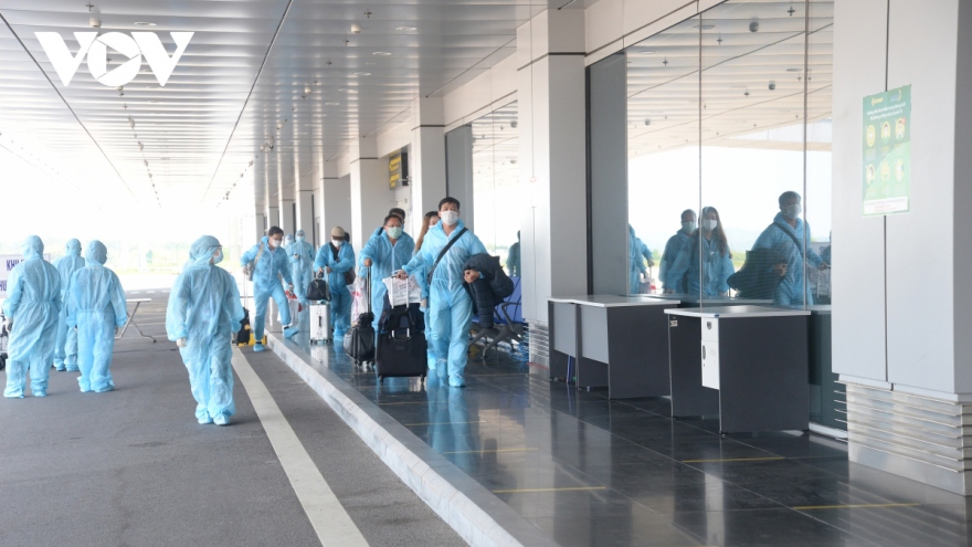 345 passengers with vaccine passport arrive in Vietnam from US