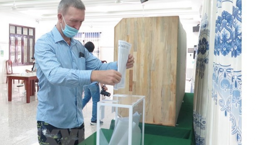 Russian citizens in Khanh Hoa vote in legislative elections amid COVID-19