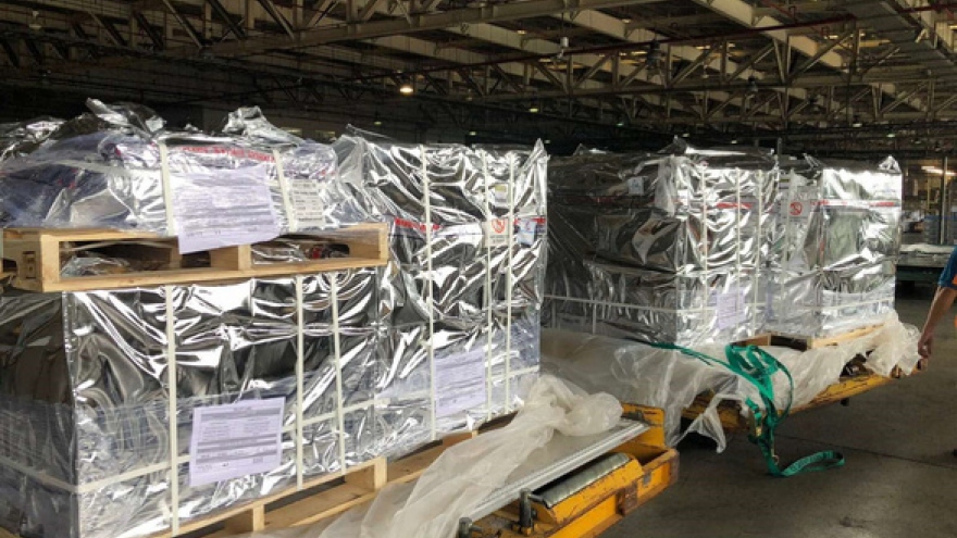 Additional 100,000 vials of Remdesivir for COVID-19 treatment arrive in Vietnam