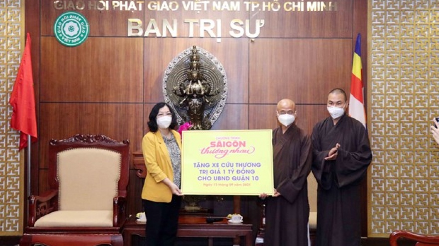 HCM City Buddhist Sangha donates 10 ambulances to COVID-19 fight