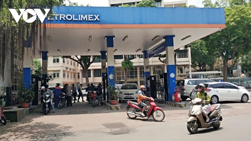 Retail petrol prices pass VND20,000/l mark following latest adjustment