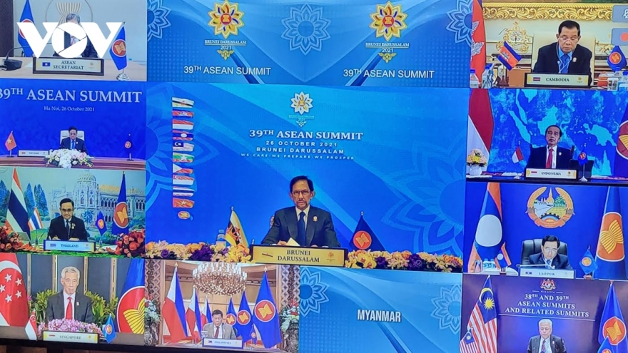 ASEAN should consolidate solidarity to address challenges, says Vietnamese PM