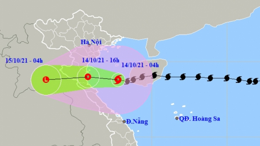 Typhoon Kompasu weakens, nears central coast of Vietnam