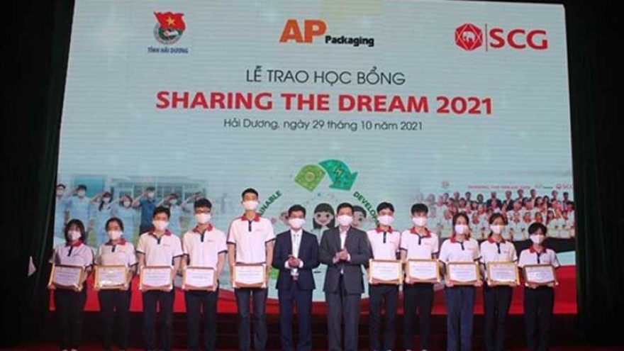 Thua Thien-Hue: 229 students get Vallet scholarships