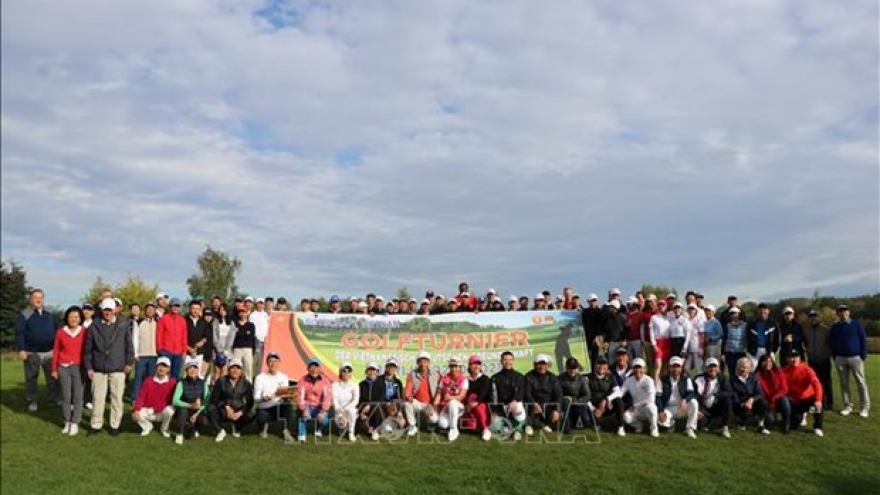 Embassy hosts friendly Vietnam-Germany golf tournament