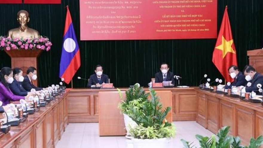 HCM City, Vientiane seal MoU for cooperation during 2021 - 2025