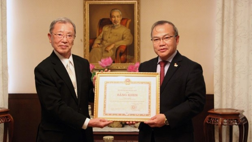 Japanese painting collector honoured with Vietnamese FM’s certificate of merit