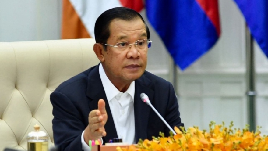 Cambodian PM hopeful of stronger trade ties with Vietnam