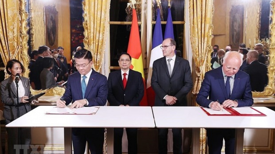 Prime Minister attends Vietnam-France business forum