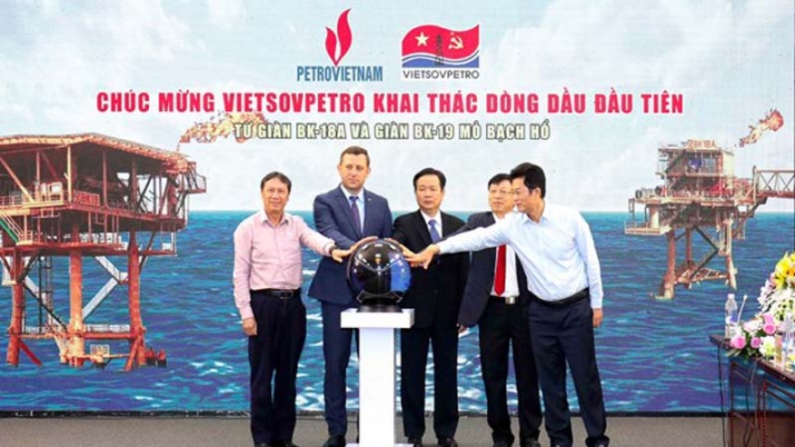 Vietsovpetro welcomes first oil flow from BK-18A and BK-19 oil rigs