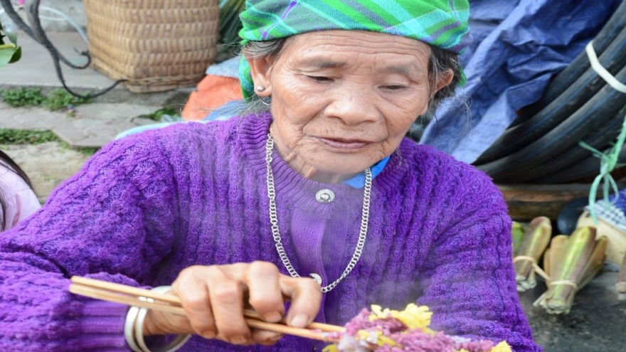 Five-color steamed sticky rice in Bac Ha, Lao Cai province