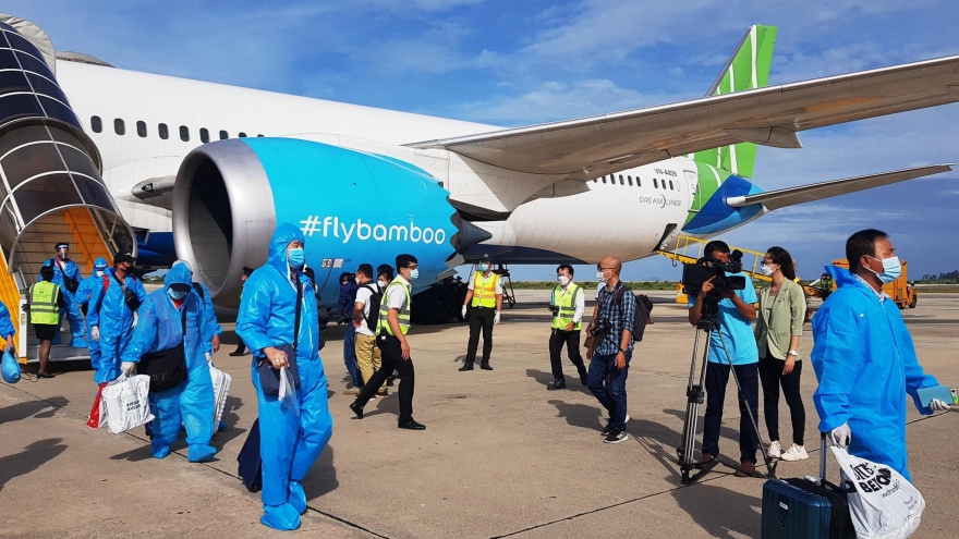 Bamboo Airways brings first foreign visitors back to Khanh Hoa