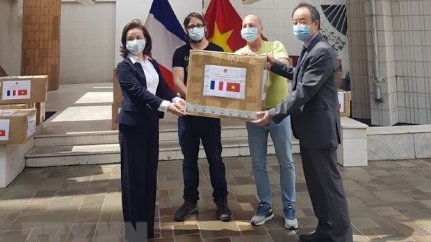 France attaches importance to promoting relations with Vietnam