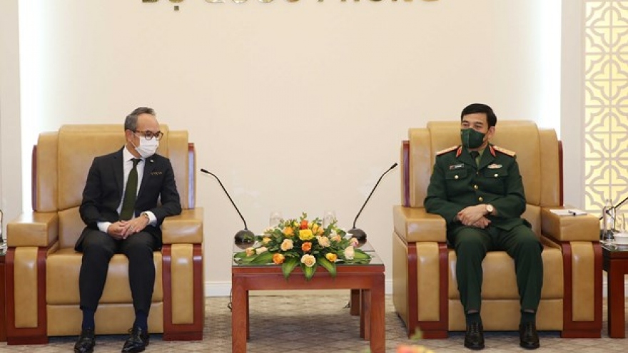 Minister of National Defence receives Thai ambassador