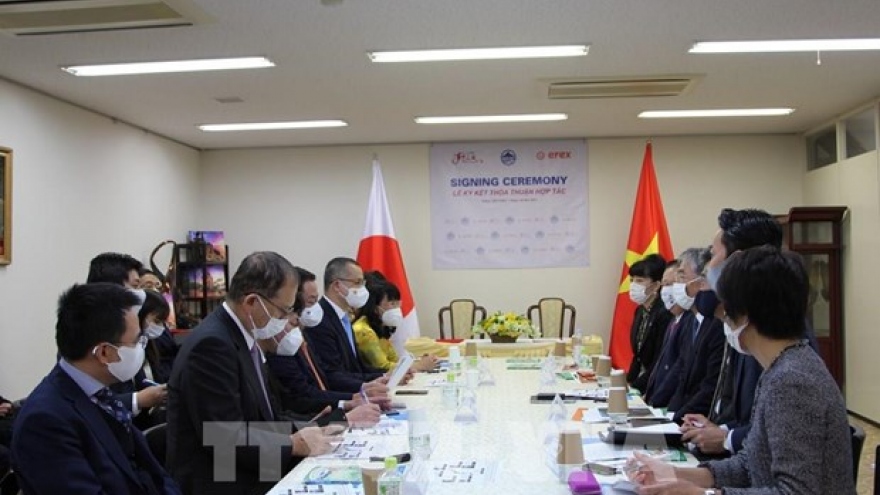 Phu Yen inks cooperation documents with two Japanese firms