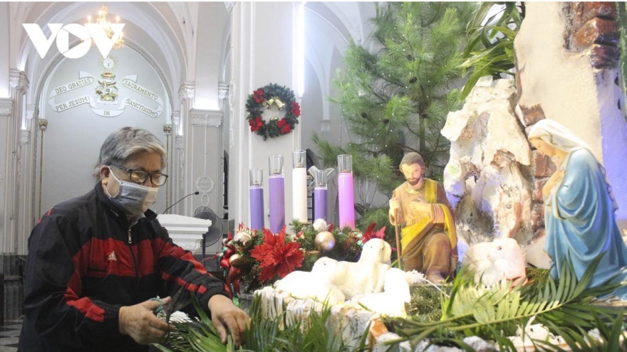 Churches in Hanoi prepare for Christmas amid COVID-19 fight