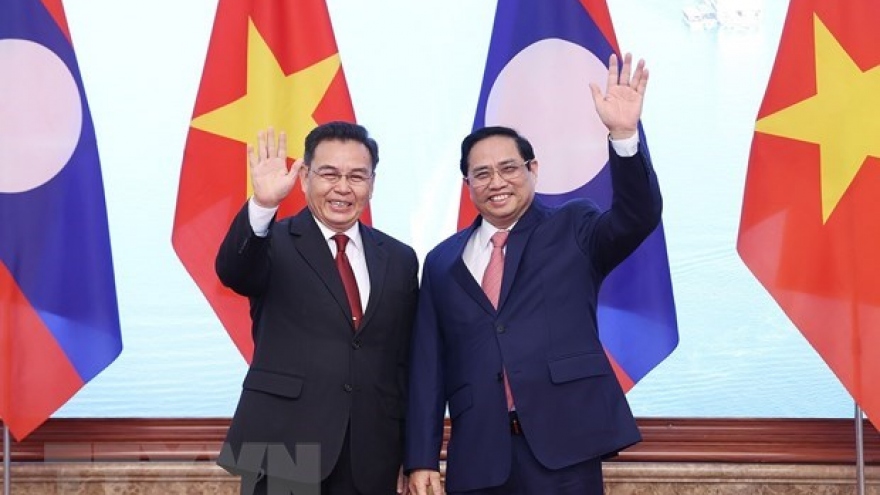 Vietnam ready to assist Laos in fight against COVID-19: PM