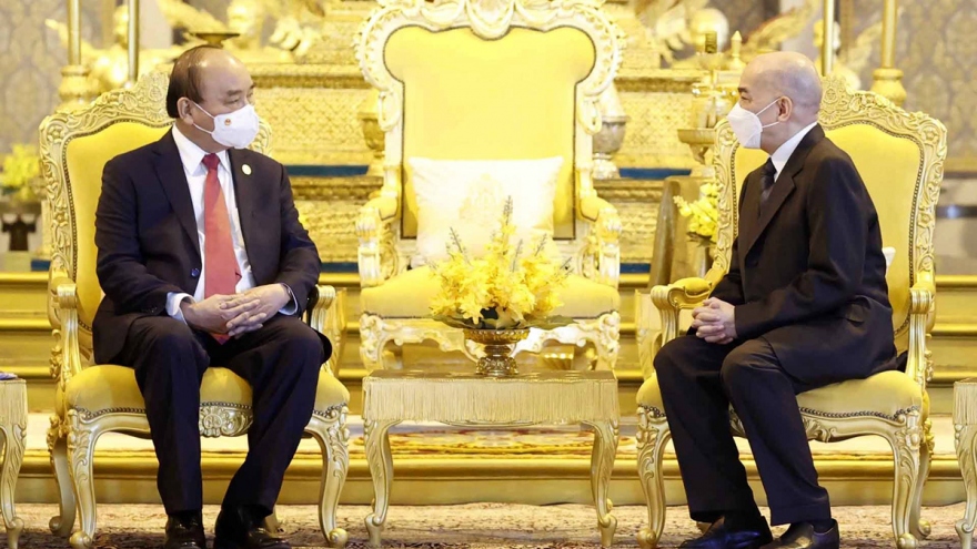 State President Phuc meets Cambodian King Sihamoni 